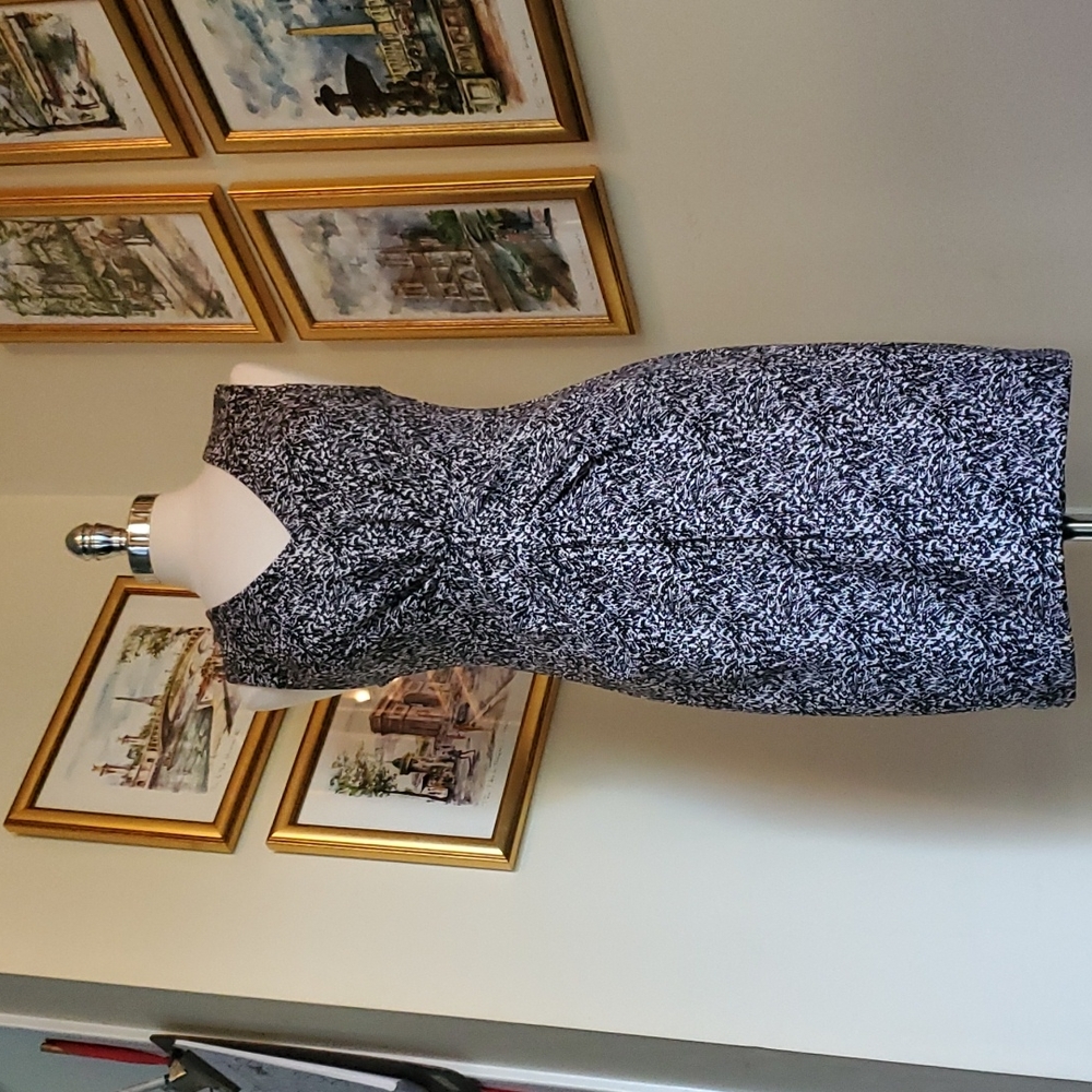 Express Knee Length Black White Zipper Dress - Picture 2 of 13